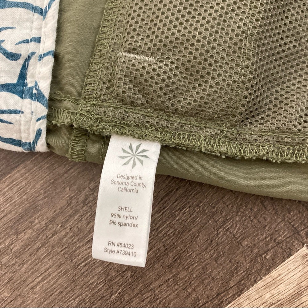 Athleta Women’s Bermuda Hiking Green Mesh-Lined Shorts Sz S - Picture 14 of 15
